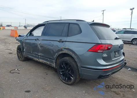 2022 Volkswagen Tiguan 2.0T Se R-Line Black z USA, uszkodzony, nr VIN 3VV8B7AXXNM041887